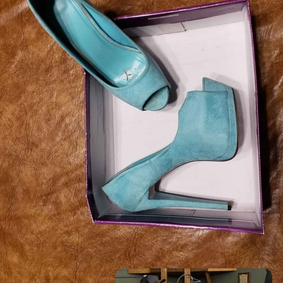 Turquoise Heels - Picture 3 of 3